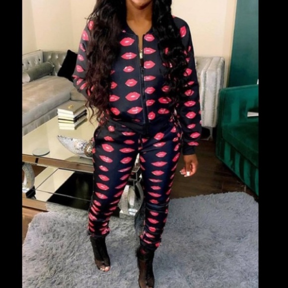 💋💋💋 LIPS Zip up 💋💋Jacket Style Top & Joggers/Leggings/Pants Outfit - Picture 1 of 5